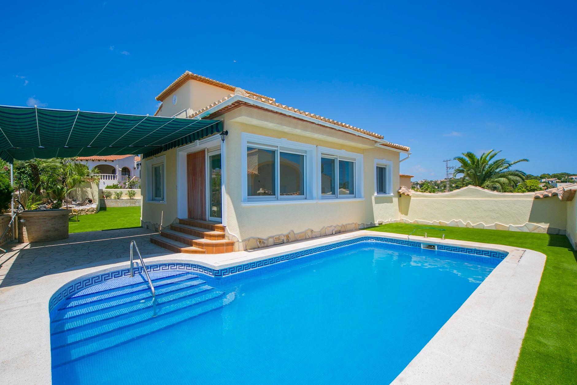 Beautiful villa close to the centre of Calpe with views of the Peñón de Ifach