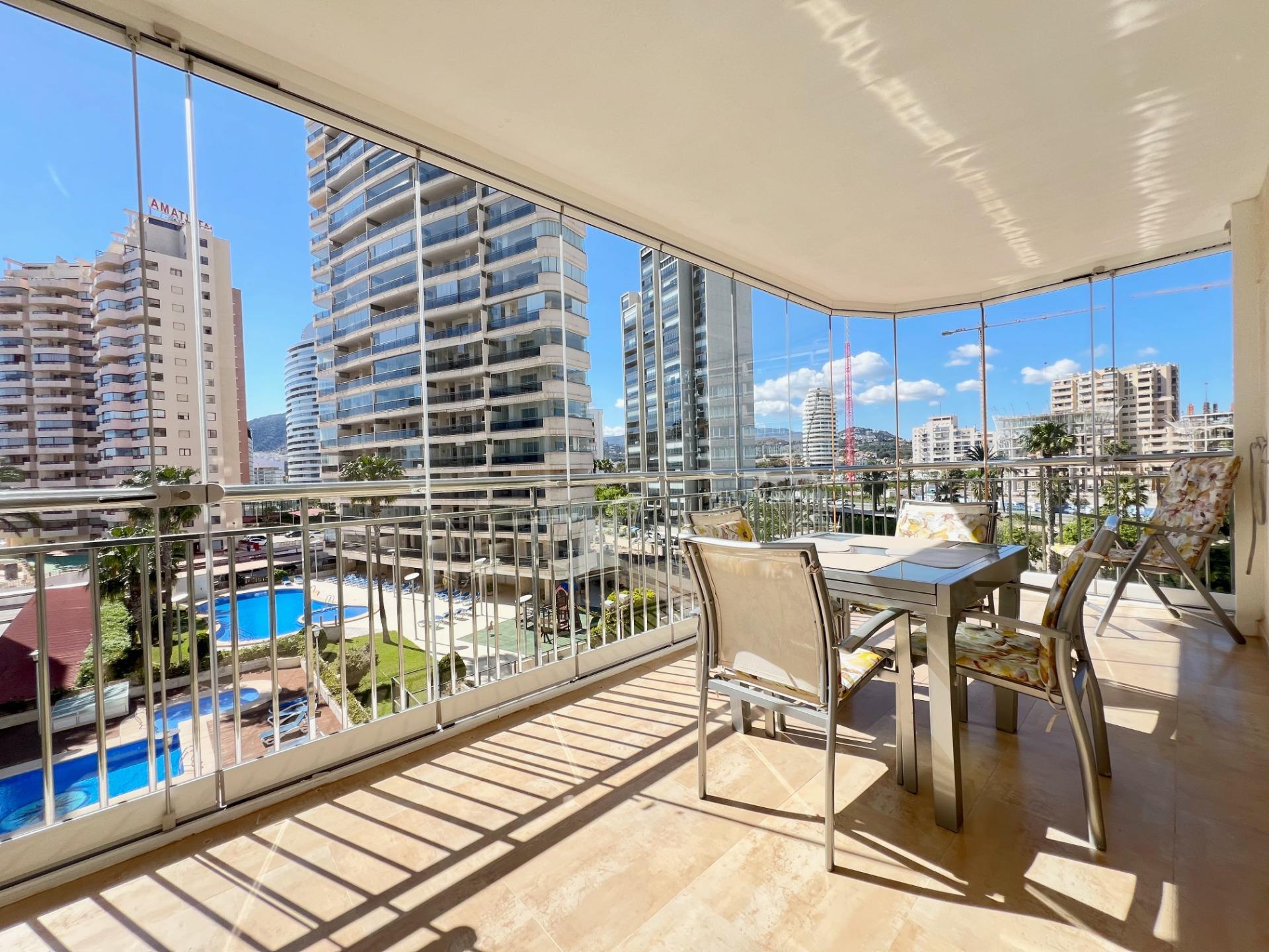 Amplio apartamento en primera línea en Calpe