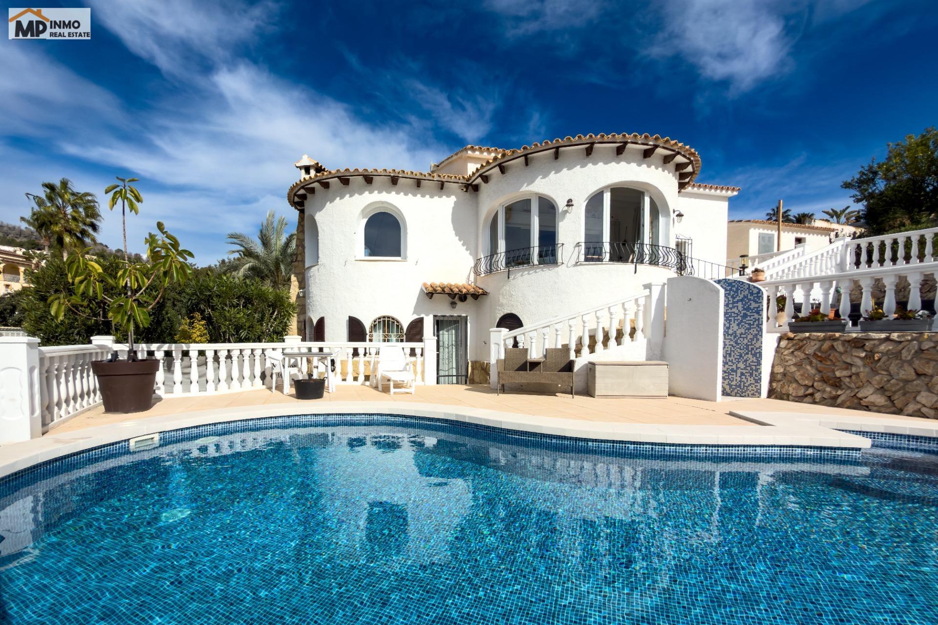 Beautiful and bright villa with separate guest apartment in Calpe