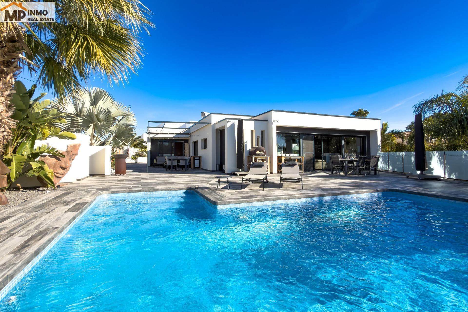 Beautiful renovated villa with privacy in an unbeatable location, Calpe