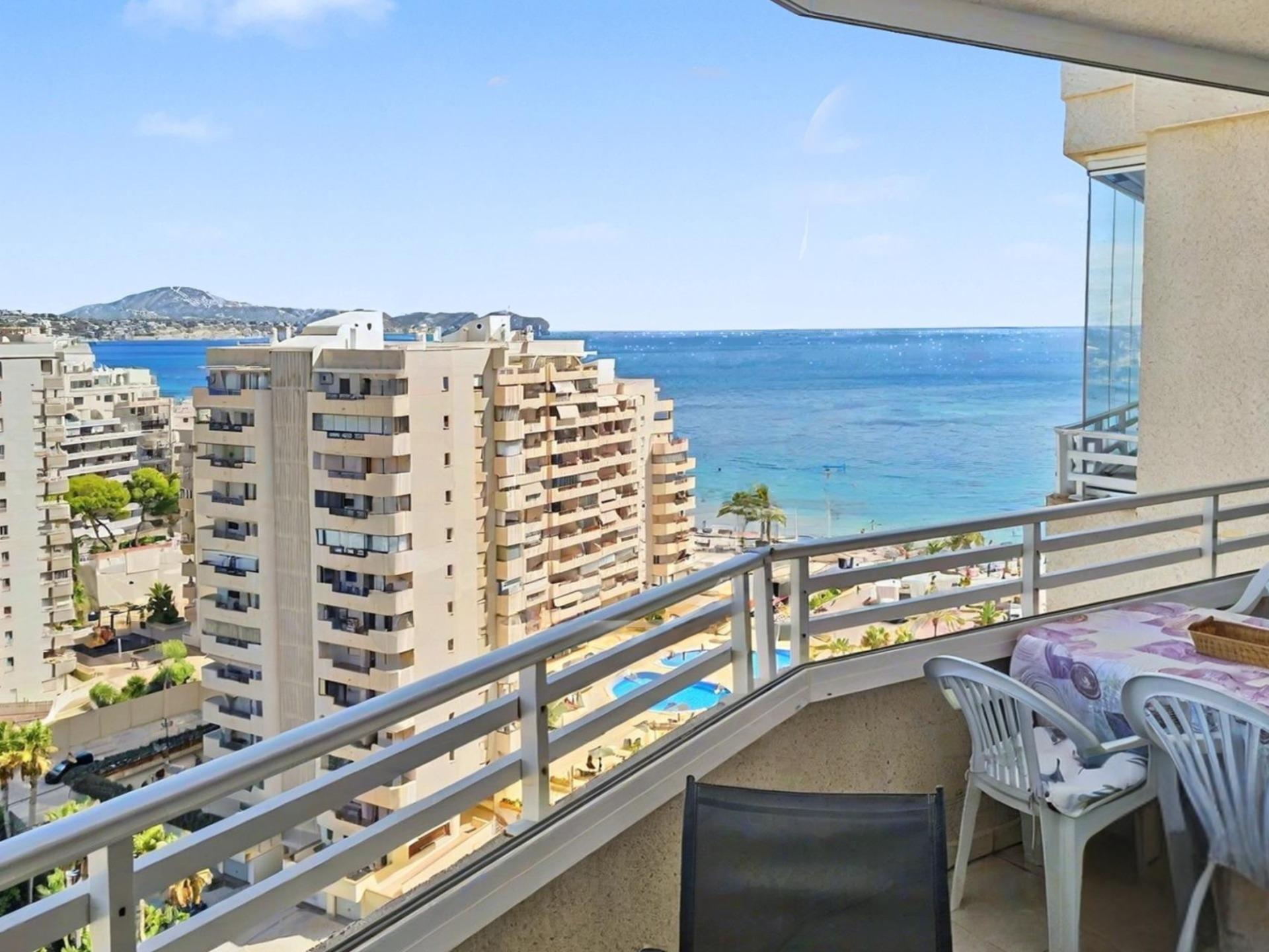 Precioso apartamento con vistas al mar y a la montaña