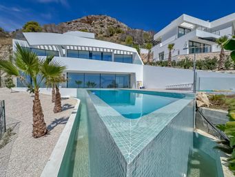 Villa de primera calidad con impresionantes vistas al mar en Altea Hills