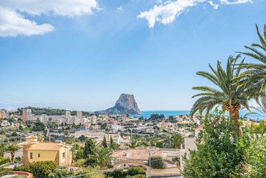 Villa con 3 apartamentos individuales con vistas al mar, Calpe