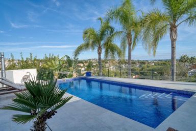 Villa moderna con vistas al mar en Benissa Costa