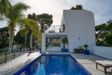 Villa moderna con vistas al mar en Benissa Costa