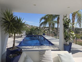 Villa moderna con vistas al mar en Benissa Costa