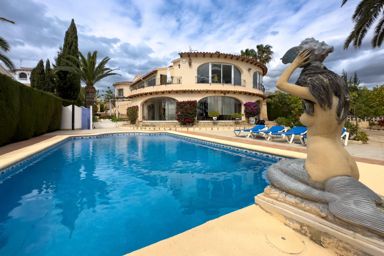 Villa semi reformada en una de las mejores urbanizaciones de Calpe