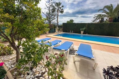 Villa semi reformada en una de las mejores urbanizaciones de Calpe