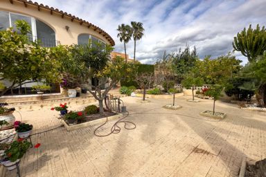 Villa semi reformada en una de las mejores urbanizaciones de Calpe