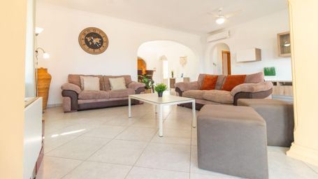 Preciosa villa cerca del centro de Calpe con vistas al Peñón de Ifach