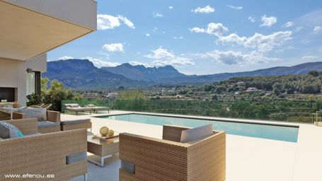Espectacular villa moderna de obra nueva y lista para entrar a vivir en Calpe
