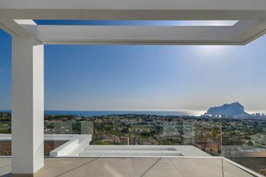 Espectacular villa de obra nueva con vistas panorámicas en Calpe