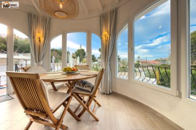 Belle villa lumineuse avec appartement indépendant à Calpe