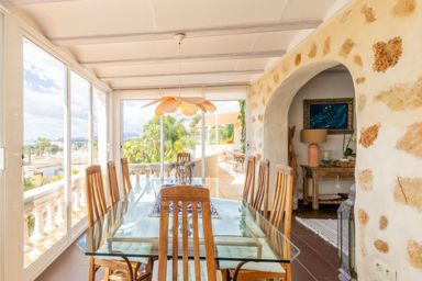Preciosa villa reformada con vistas al mar en Moraira