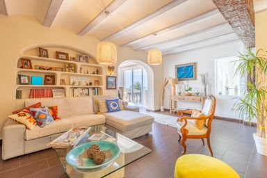 Preciosa villa reformada con vistas al mar en Moraira