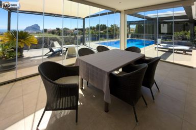 Espectacular villa con vistas al mar y privacidad en ubicación inmejorable