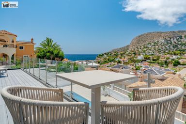 Exclusiva villa contemporánea con vistas al mar en Calpe