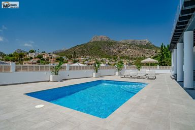 Exclusiva villa contemporánea con vistas al mar en Calpe