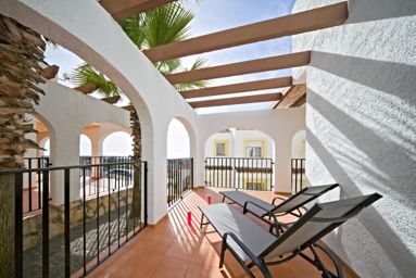 Bonito bungalow con amplia terraza en ubicación ideal