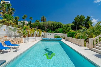 Villa reformada con apartamento independiente en Gran Sol