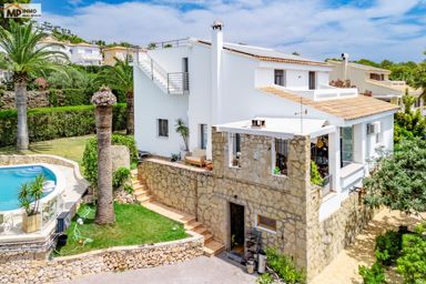 Preciosa villa mediterránea reformada con vistas al mar en Gran Sol