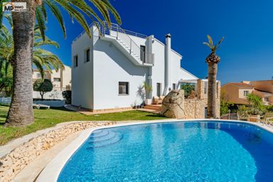 Preciosa villa mediterránea reformada con vistas al mar en Gran Sol
