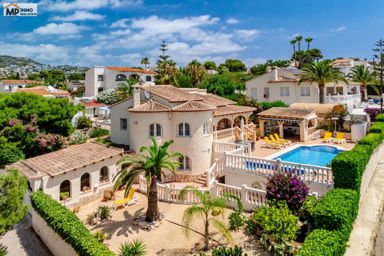 Magnífica villa con apartamento de invitados y vistas al Peñón de Ifach
