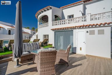 Villa moderna con apartamento de invitados y vistas al Peñón d’Ifach