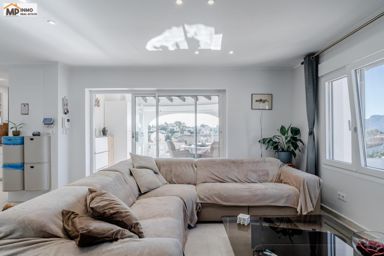 Villa moderna con apartamento de invitados y vistas al Peñón d’Ifach