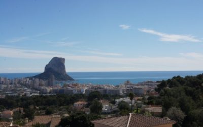 Descubre una espectacular villa de lujo en Calpe con vistas panorámicas a la naturaleza