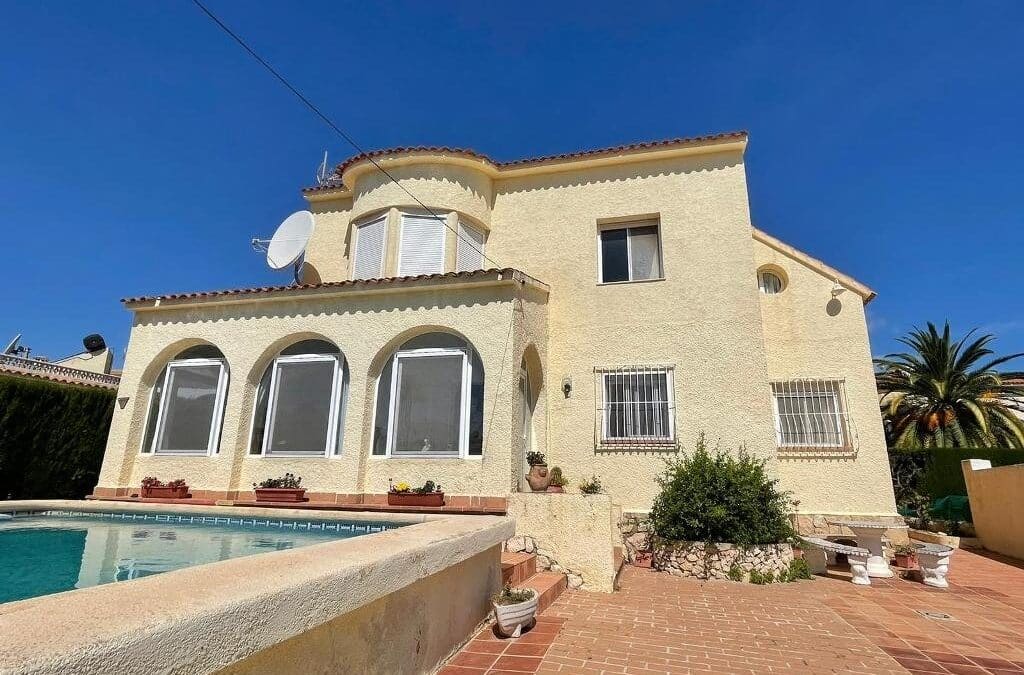 Mit dieser geräumigen Villa kann Ihr Traum vom Leben in Calpe wahr werden!