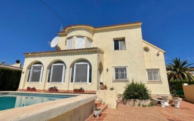 ¡Tu sueño de vivir en Calpe puede hacerse realidad con esta espaciosa villa! 