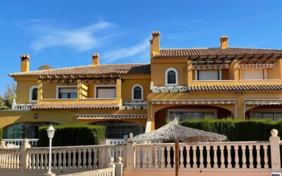 Villa adosada con preciosas vistas a 600 metros de la playa de Calpe.