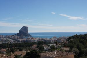 Vistas desde la terraza superior. Villa de lujo en Calpe, zona Cucarres.